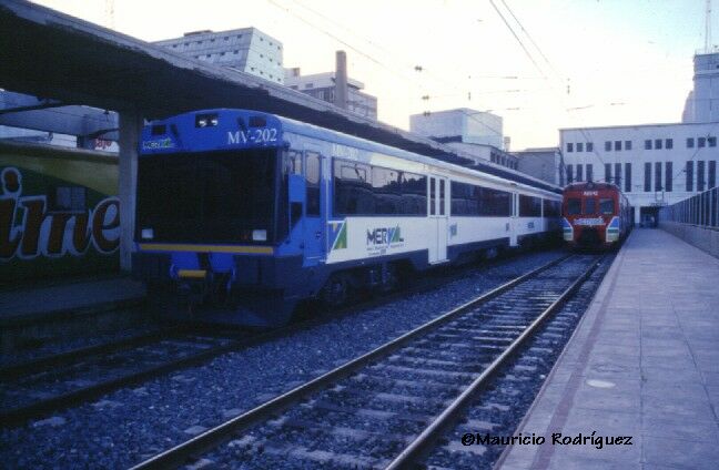 UT440 (MV202) junto al AES-12 en estacin Puerto - Valparaso